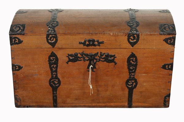 Lot 143 - SARATOGA TRUNK