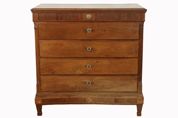 Lot 152 - OAK CHEST OF DRAWERS