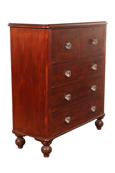 Lot 10 - CHEST OF DRAWERS