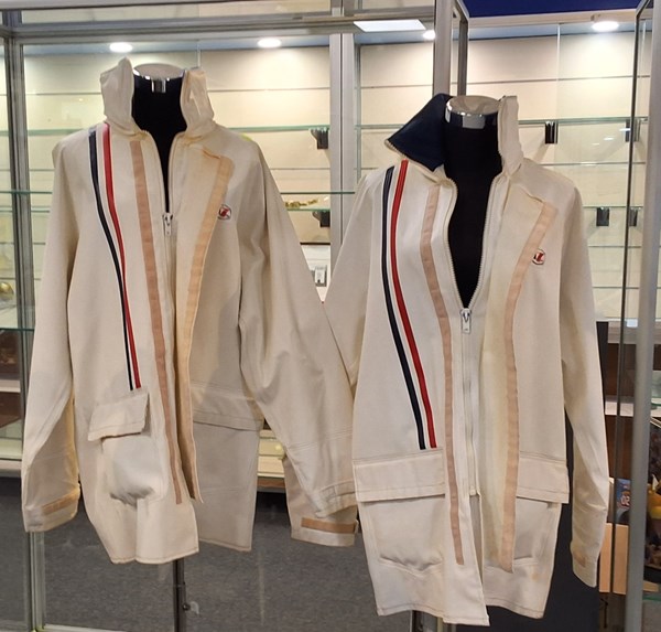 Lot 1420 - MARINE RAIN JACKETS