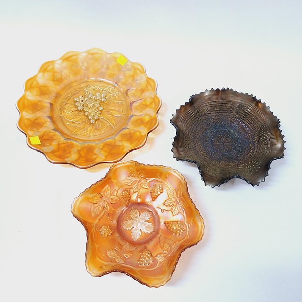 Lot 1167 - CARNIVAL GLASS DISHES