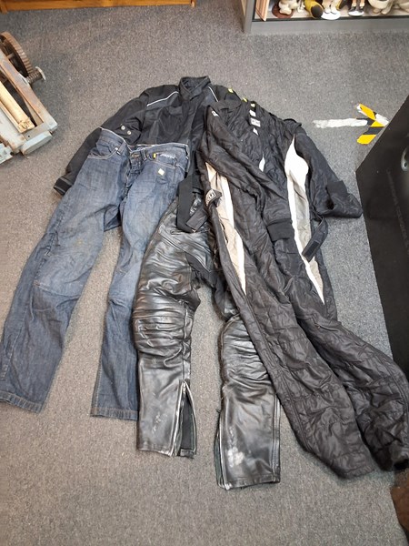 Lot 1318 - MOTORCYCLE GEAR