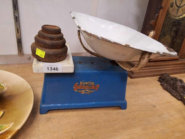 Lot 1320 - VINTAGE SCALES