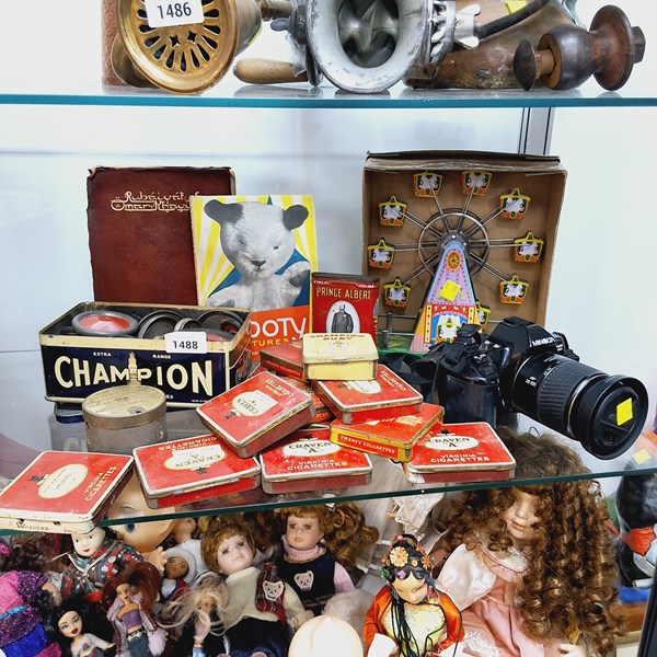 Lot 1488 - VINTAGE TOYS AND BOOKS