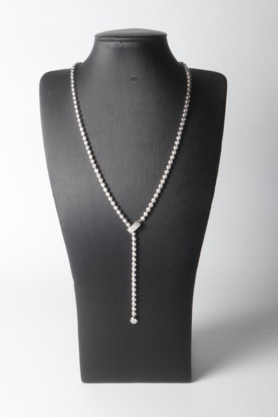 Lot 1010 - WHITE GOLD & DIAMOND NECKLACE