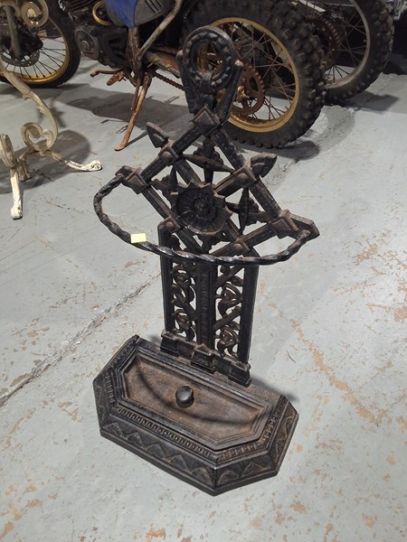 Lot 171 - UMBRELLA STAND