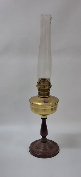 Lot 1457 - KEROSENE LAMP