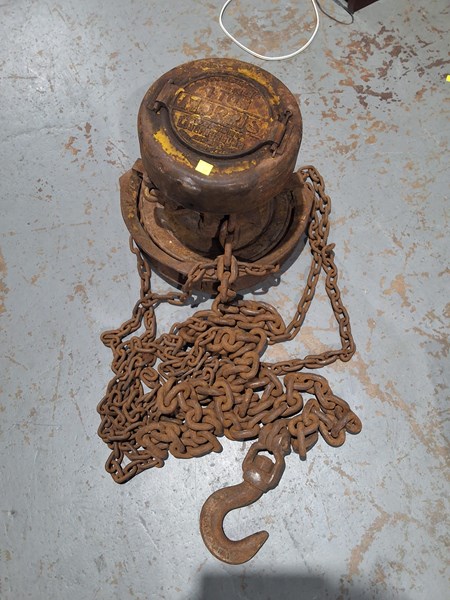 Lot 378 - CHAIN HOIST