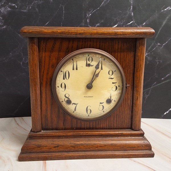 Lot 1469 - MANTEL CLOCK