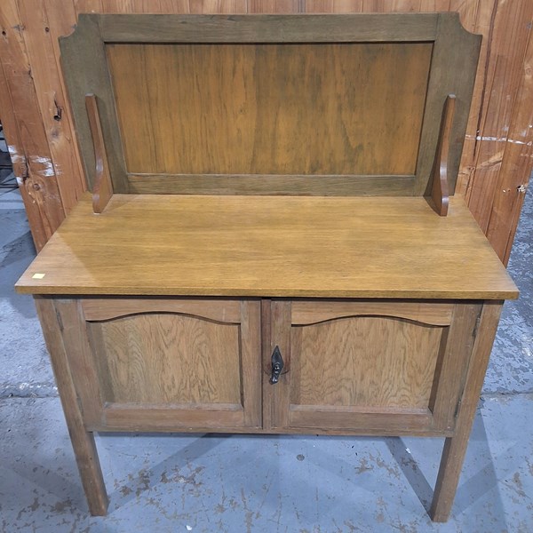 Lot 343 - WASH STAND