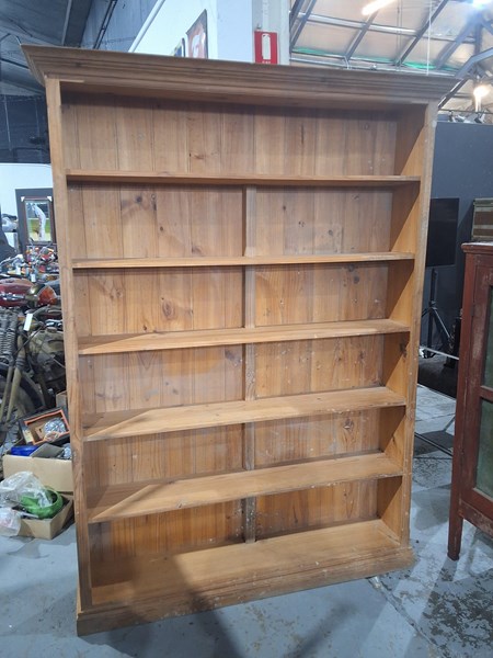 Lot 253 - BOOKSHELF