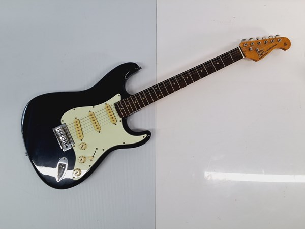 Lot 1304 - ELECTRIC GUITAR