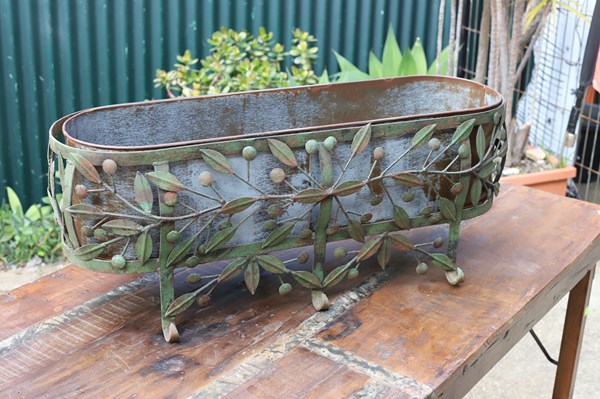 Lot 300 - IRON PLANTER