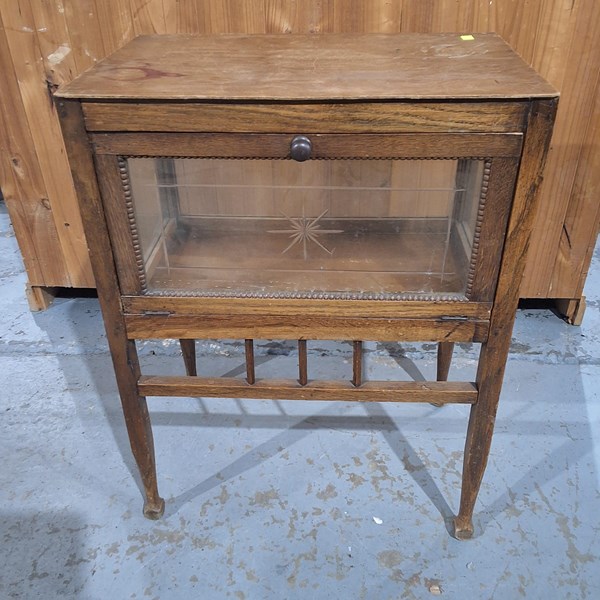 Lot 333 - DISPLAY CABINET TABLE