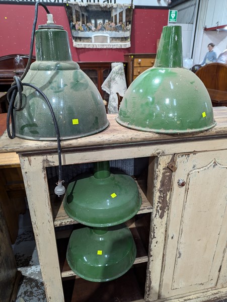 Lot 167 - HANGING LIGHTS