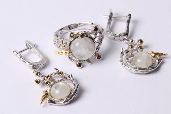 Lot 1055 - JEWELLERY SUITE