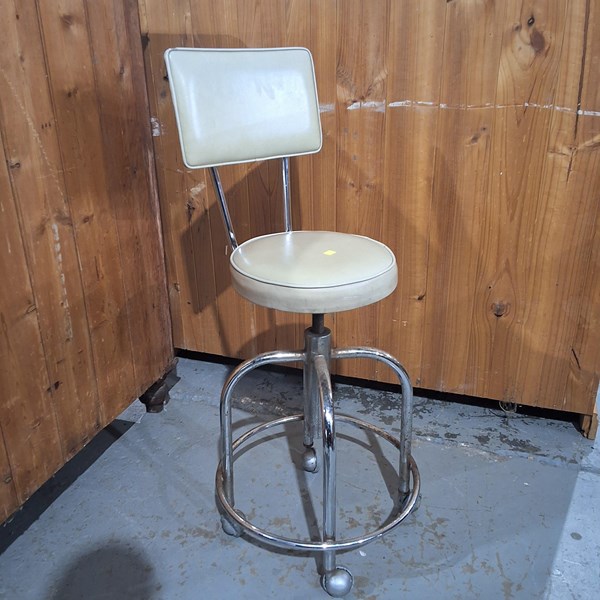 Lot 128 - WORK STOOL