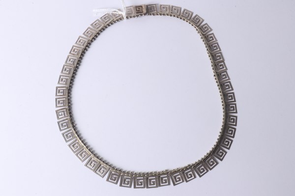 Lot 1023 - SILVER NECKLACE