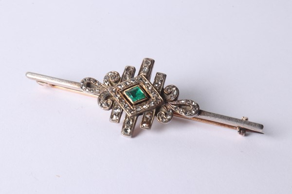 Lot 1018 - GOLD & DIAMOND BROOCH