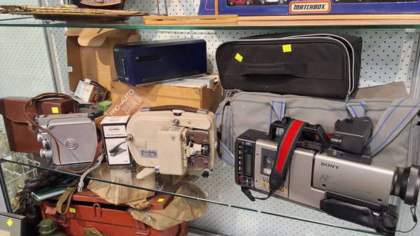 Lot 1323 - VINTAGE FILM EQUIPMENT