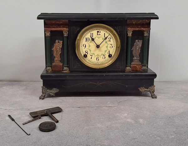 Lot 1336 - MANTEL CLOCK