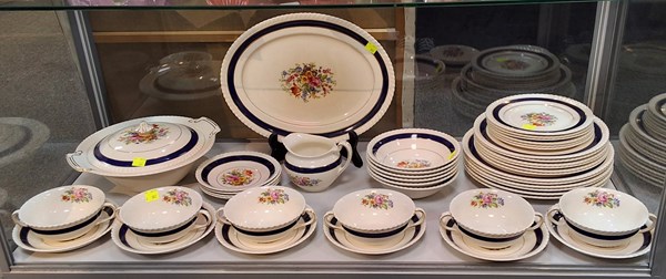 Lot 1219 - DINNERWARE