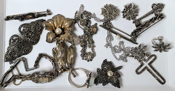 Lot 1041 - JEWELLERY