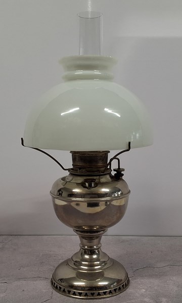 Lot 1445 - KEROSENE LAMP