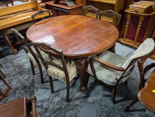 Lot 80 - DINING SUITE