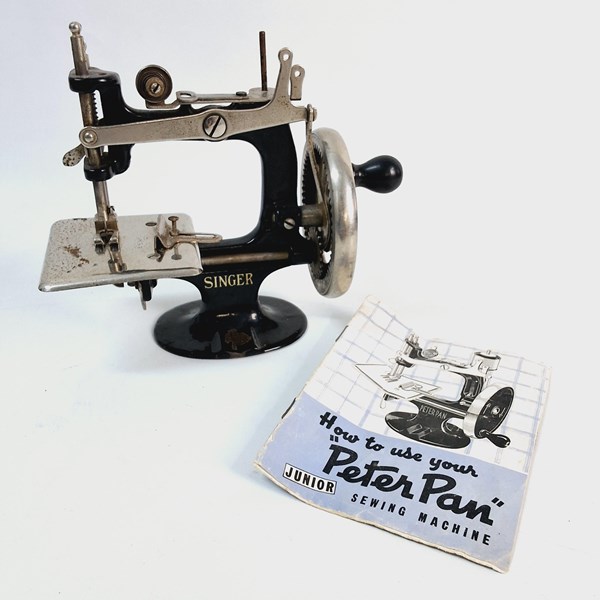 Lot 1278 - TOY SEWING MACHINE