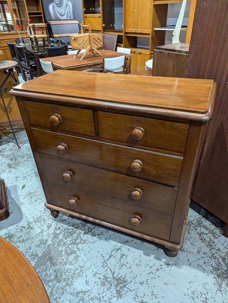 Lot 119 - CHEST OF DRAWERS