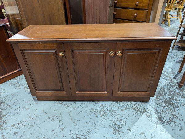 Lot 108 - SIDEBOARD