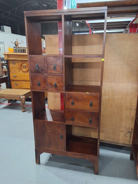 Lot 367 - ROOM DIVIDER