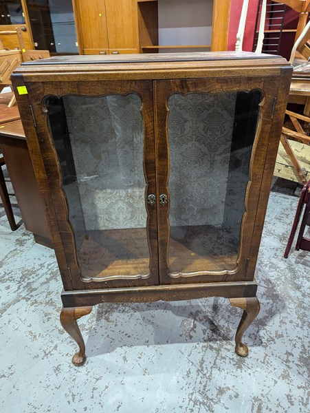 Lot 134 - DISPLAY CABINET