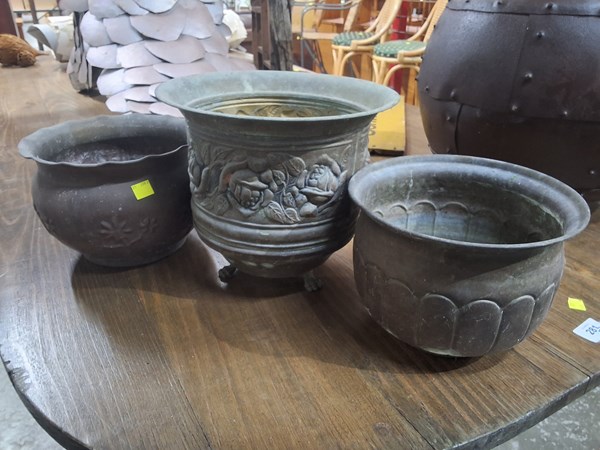 Lot 292 - PLANTER POTS