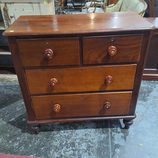 Lot 3 - CHEST OF DRAWERS