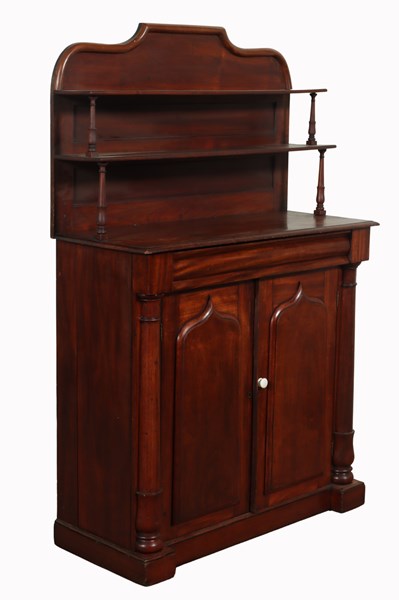 Lot 14 - CHIFFONIER