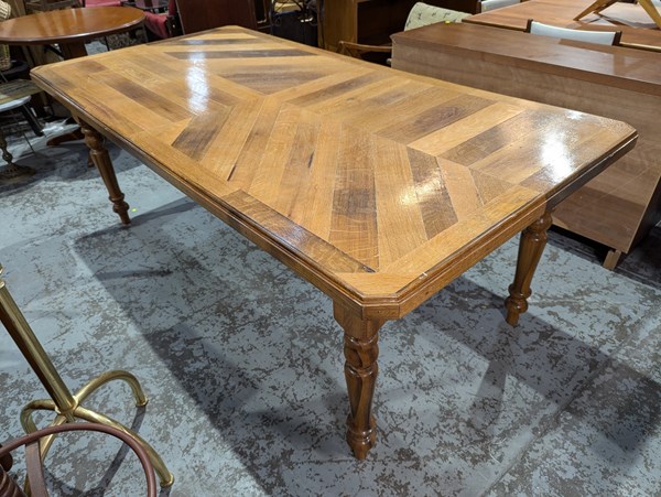 Lot 112 - DINING TABLE