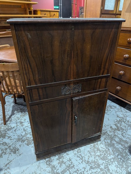 Lot 85 - COCKTAIL CABINET