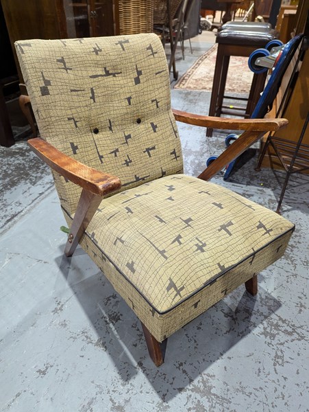 Lot 114 - ARMCHAIR