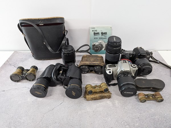 Lot 1395 - BINOCULARS