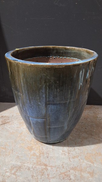 Lot 260 - PLANT POT