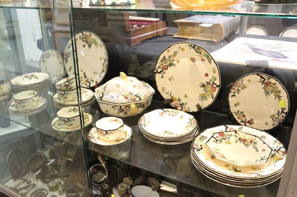 Lot 1185 - ROYAL DOULTON DINNERWARE