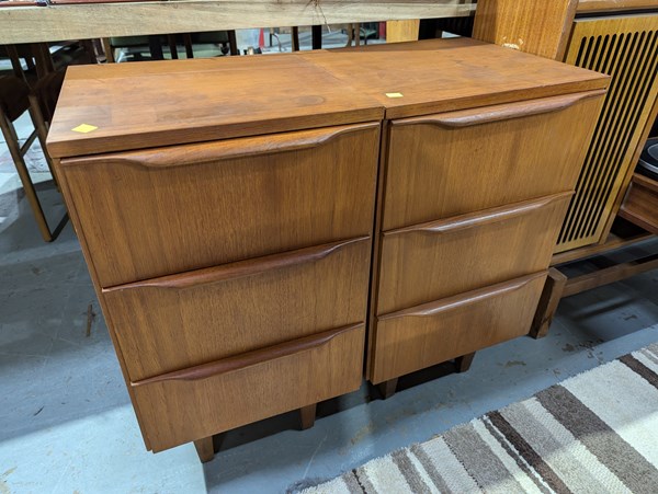 Lot 215 - BEDSIDES