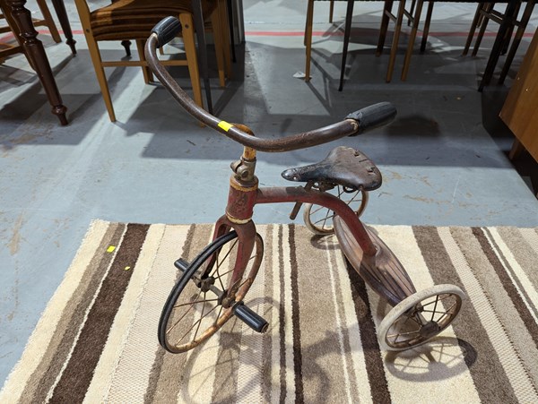 Lot 387 - CHILDS TRICYCLE