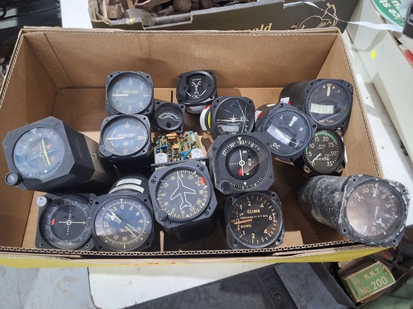 Lot 375 - AERONAUTICAL GUAGES