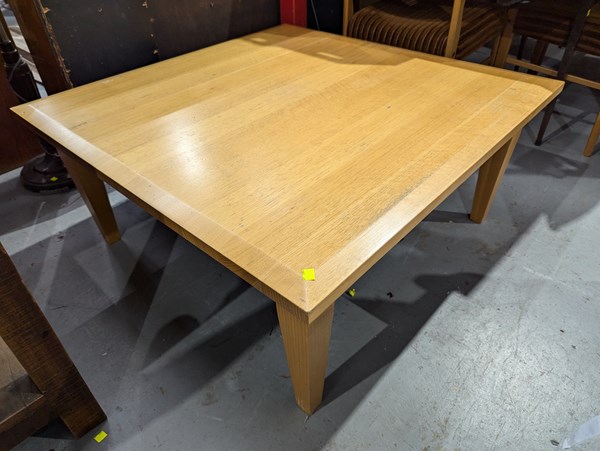 Lot 239 - COFFEE TABLE