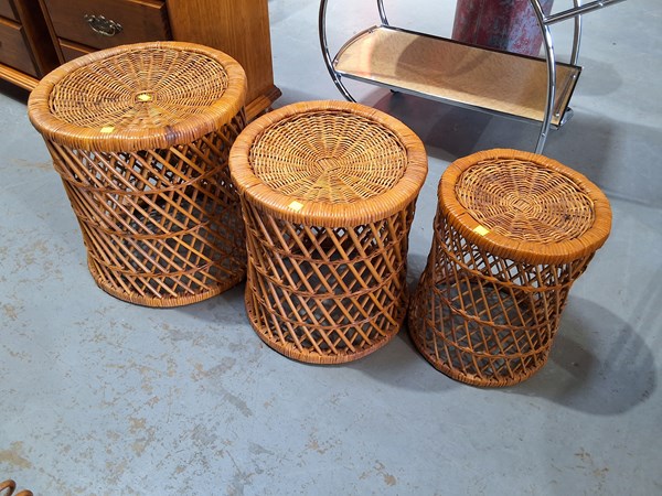 Lot 290 - NESTING TABLES