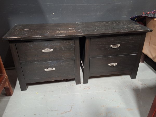 Lot 368 - BEDSIDES