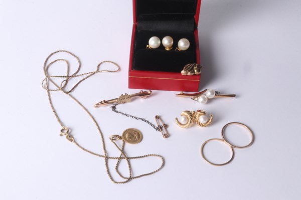 Lot 1037 - JEWELLERY